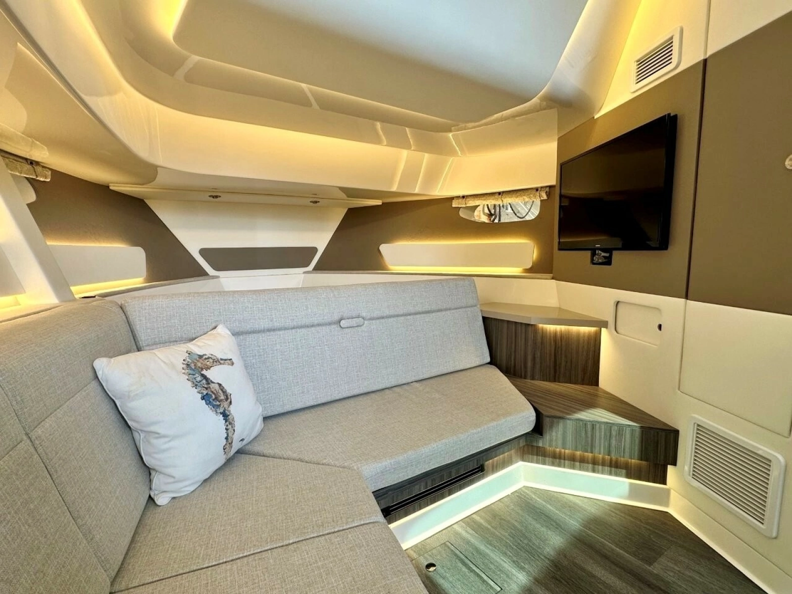 2022 Sea Ray 37 Sundancer 370 OB