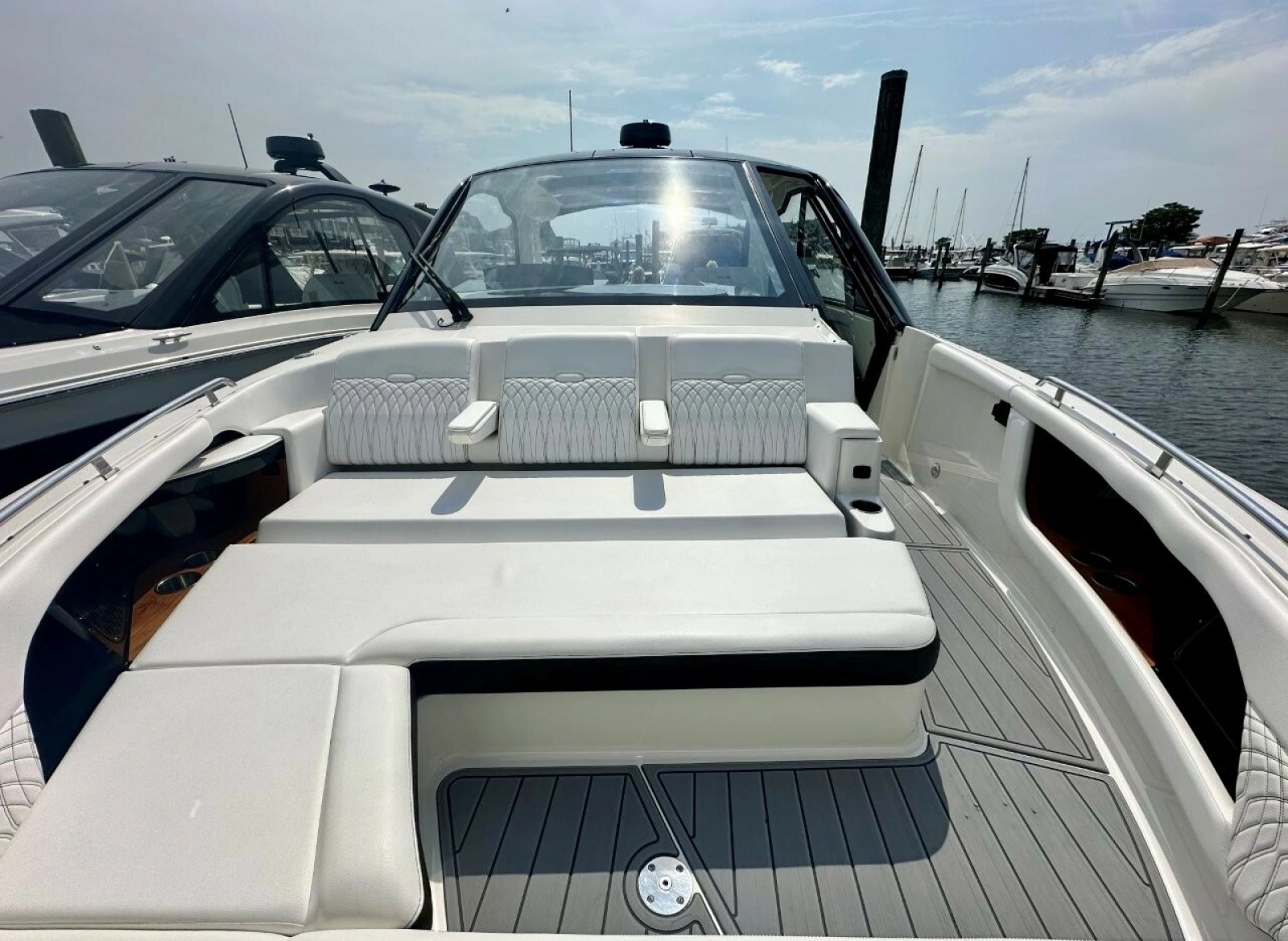 2022 Sea Ray 37 Sundancer 370 OB