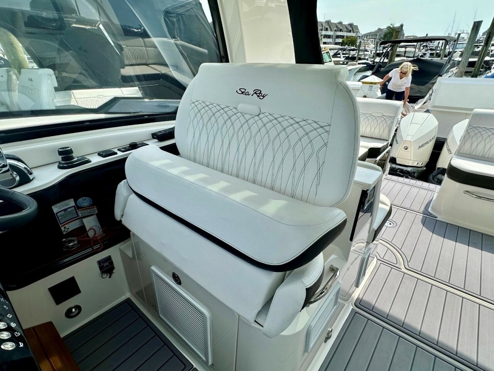 2022 Sea Ray 37 Sundancer 370 OB