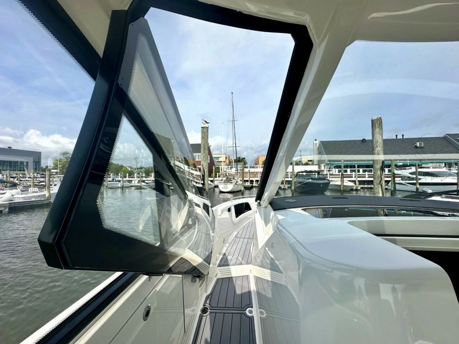 2022 Sea Ray 37 Sundancer 370 OB