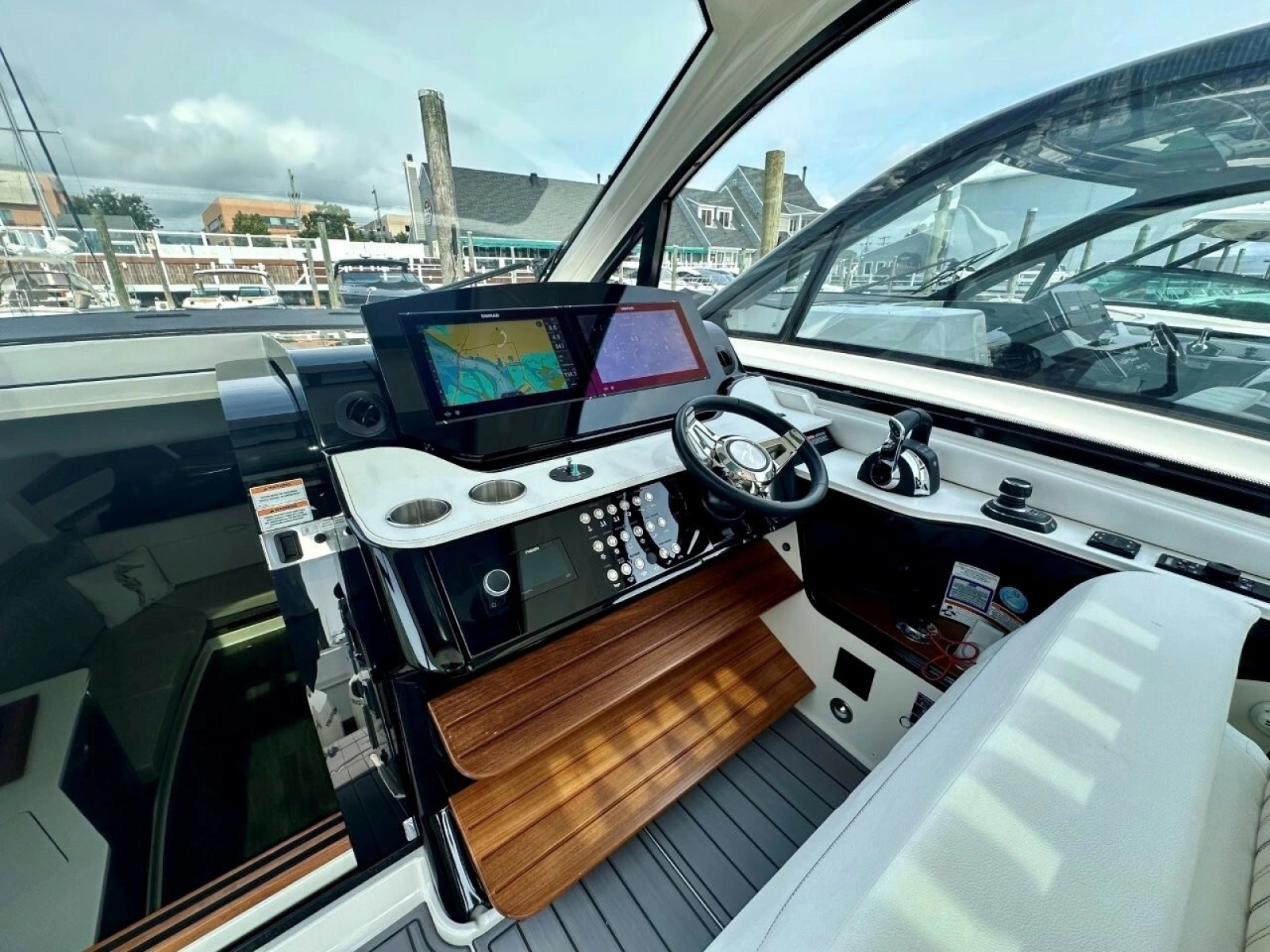 2022 Sea Ray 37 Sundancer 370 OB