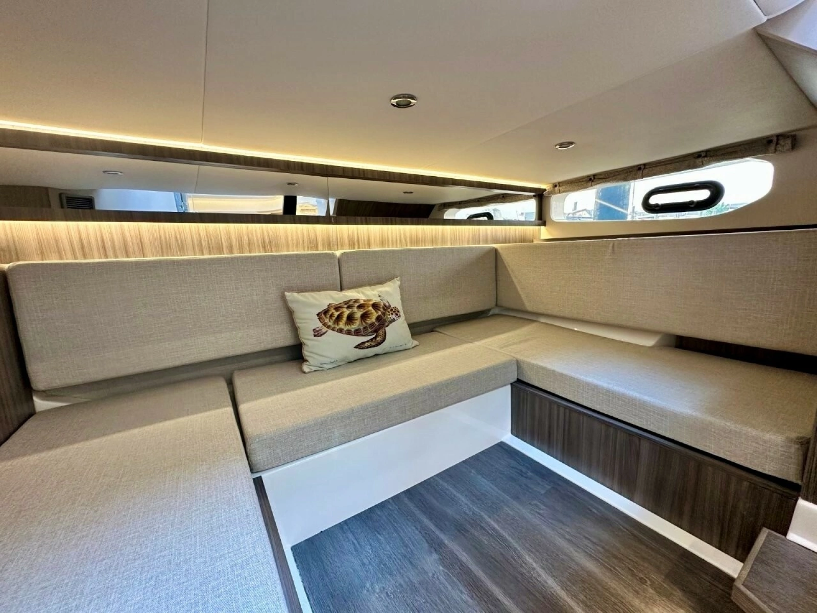 2022 Sea Ray 37 Sundancer 370 OB