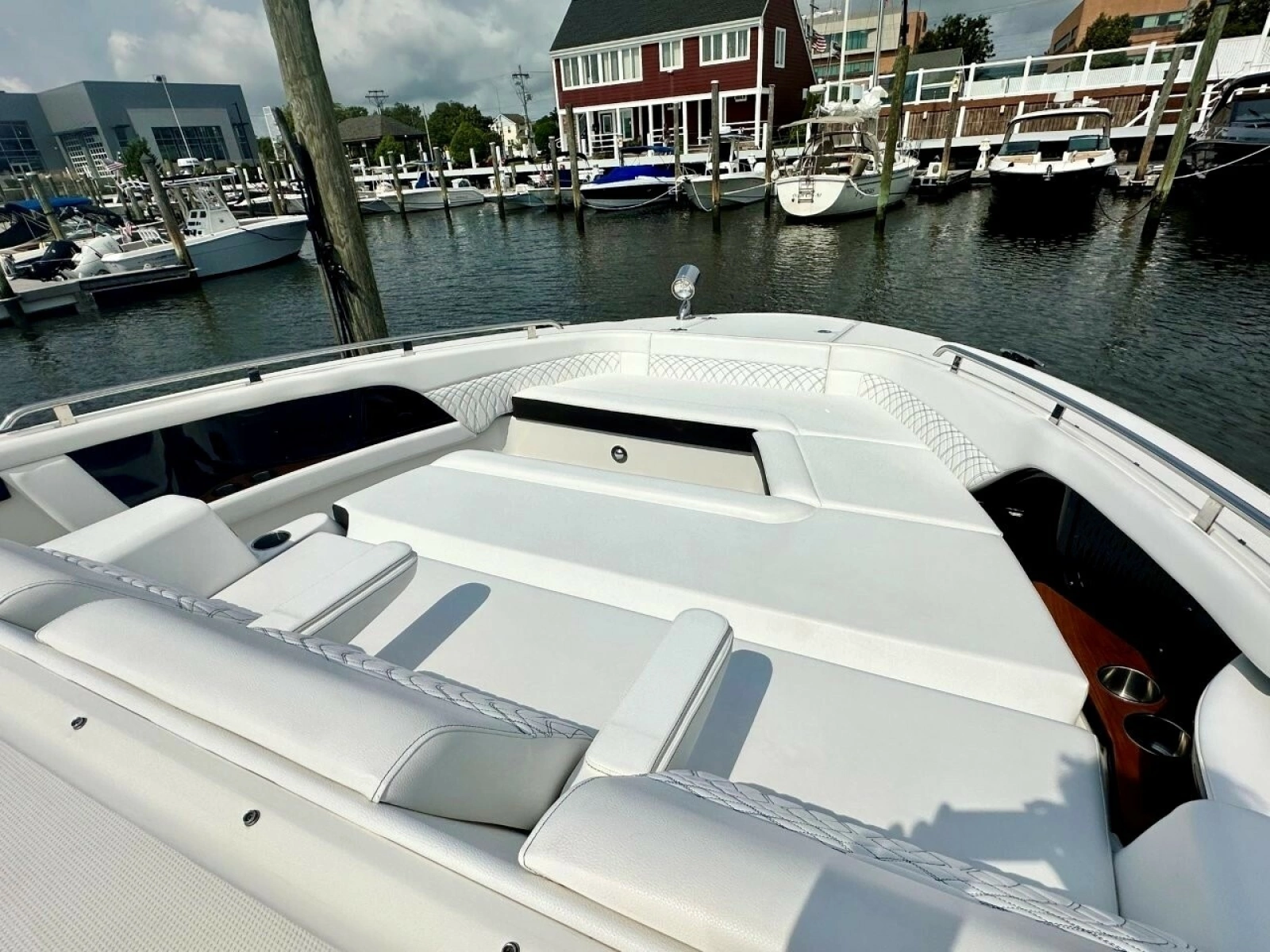 2022 Sea Ray 37 Sundancer 370 OB