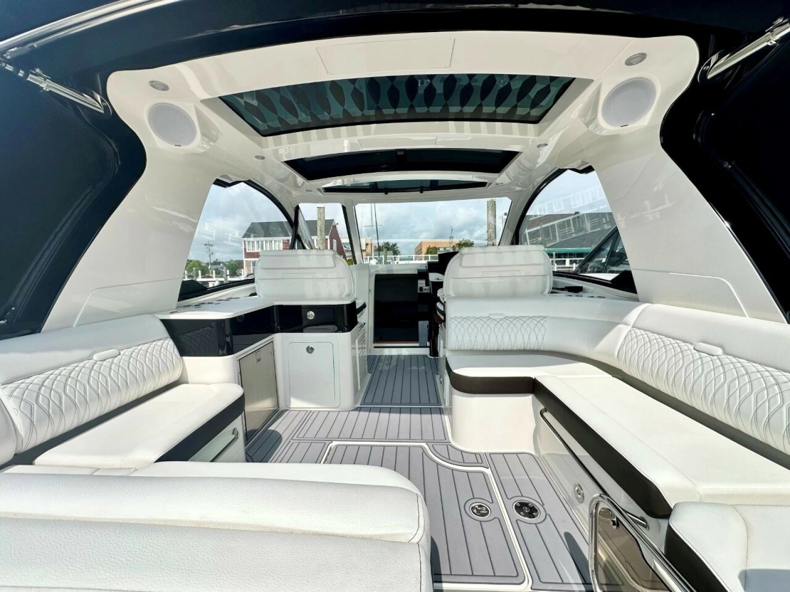 2022 Sea Ray 37 Sundancer 370 OB