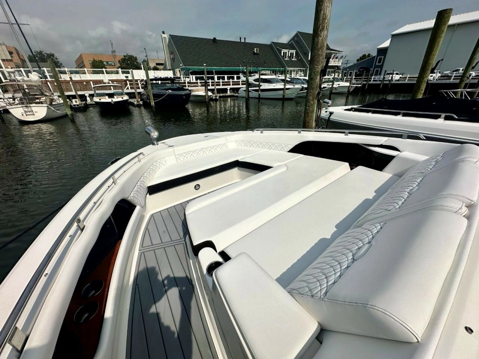2022 Sea Ray 37 Sundancer 370 OB