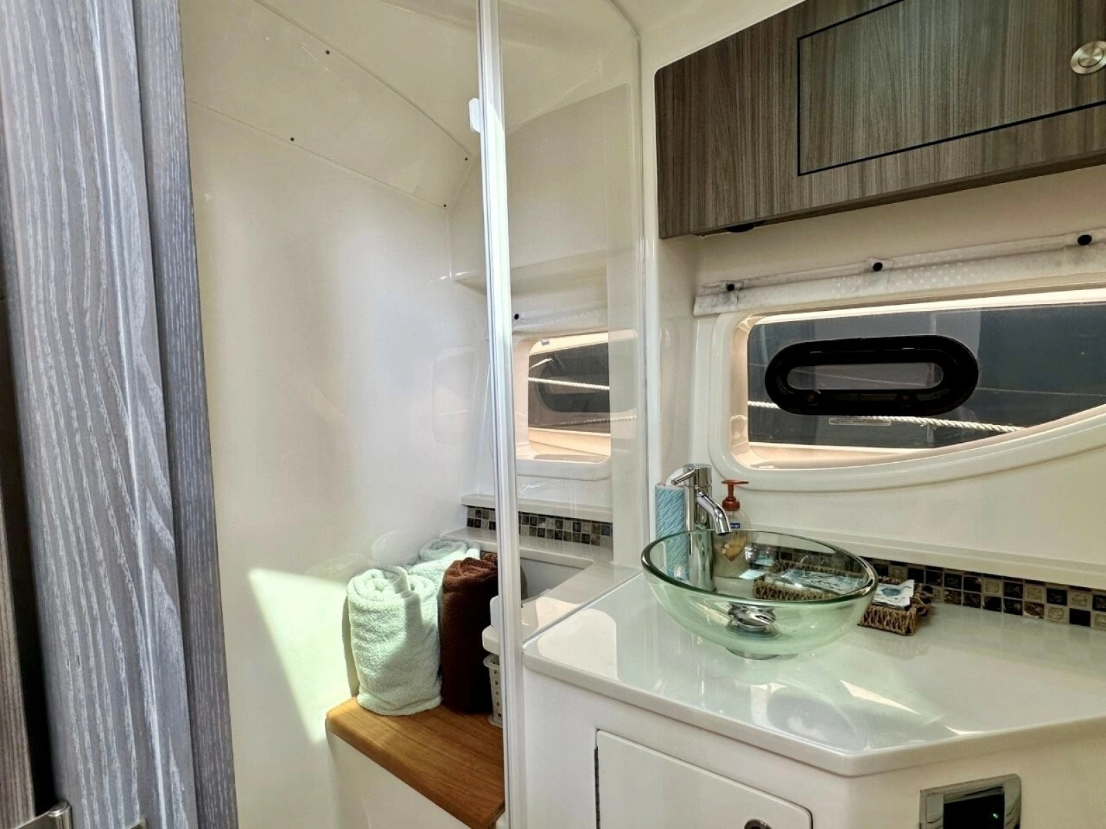 2022 Sea Ray 37 Sundancer 370 OB