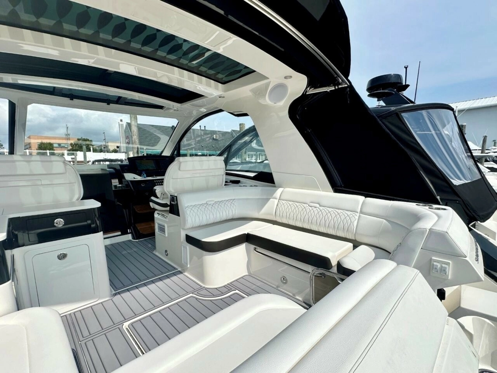 2022 Sea Ray 37 Sundancer 370 OB