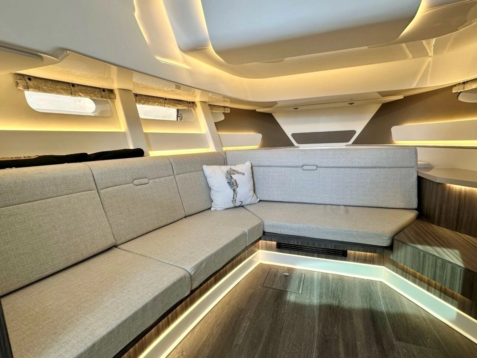 2022 Sea Ray 37 Sundancer 370 OB
