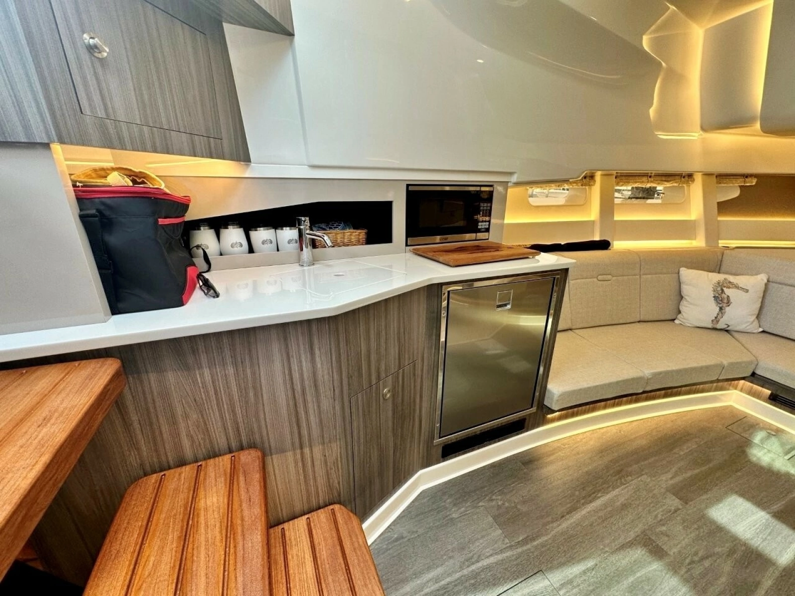 2022 Sea Ray 37 Sundancer 370 OB