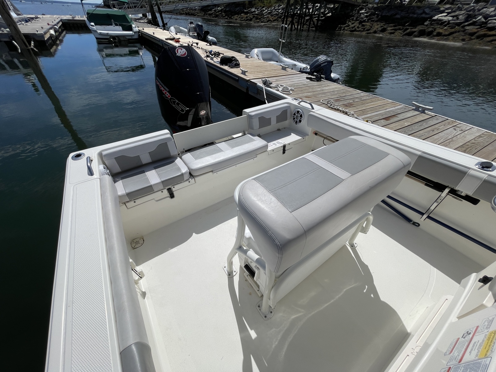 2023 Mako 214 CC