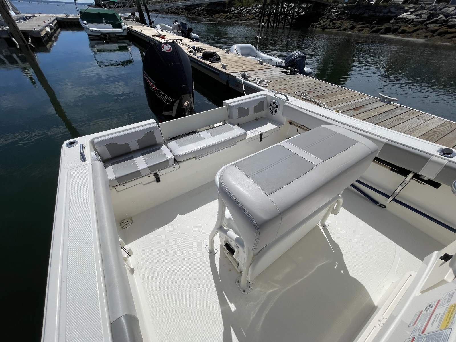 2023 Mako 214 CC