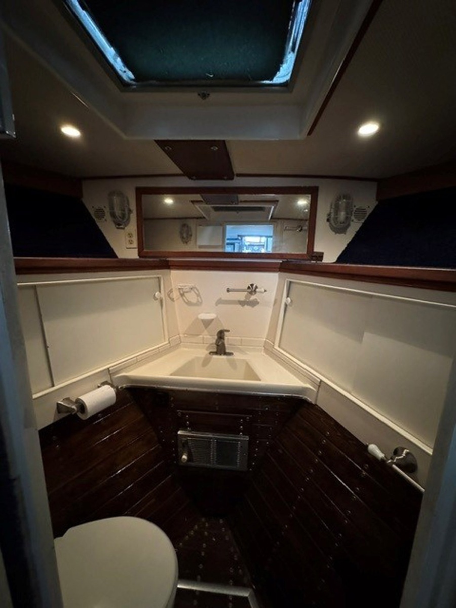1968 Chris-Craft 47 Commander