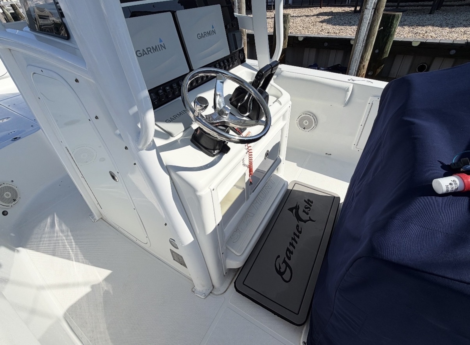 2016 Sea Hunt Gamefish 27FS
