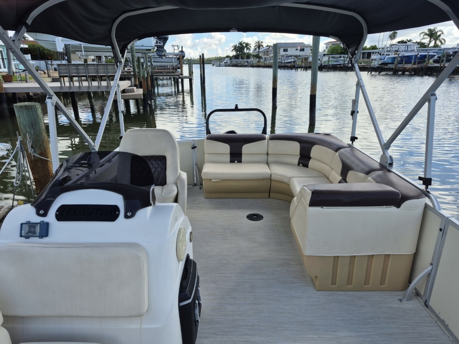 2022 Lexington 320 Pontoon