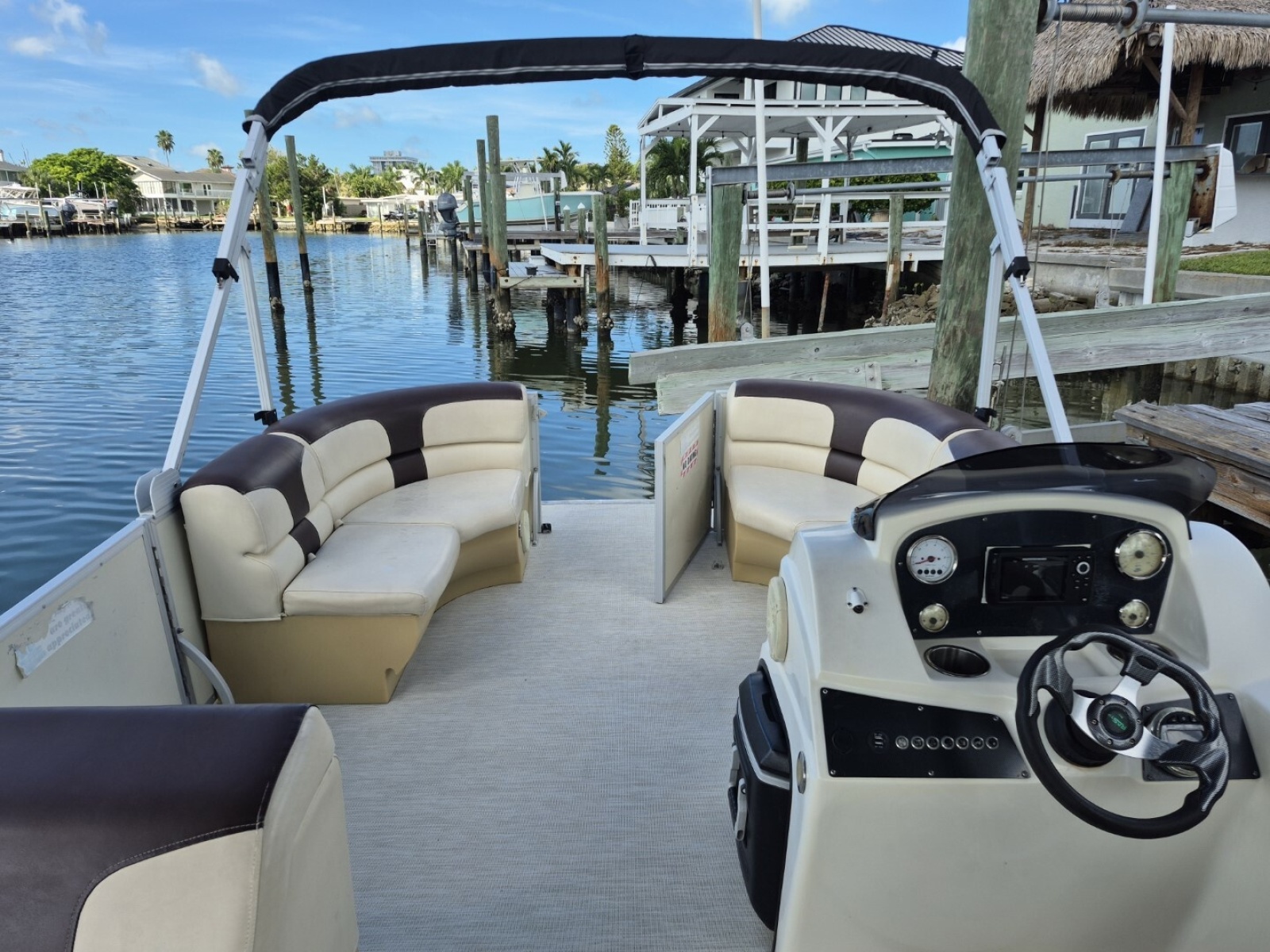 2022 Lexington 320 Pontoon