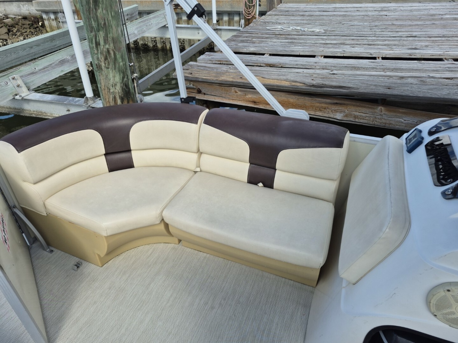 2022 Lexington 320 Pontoon