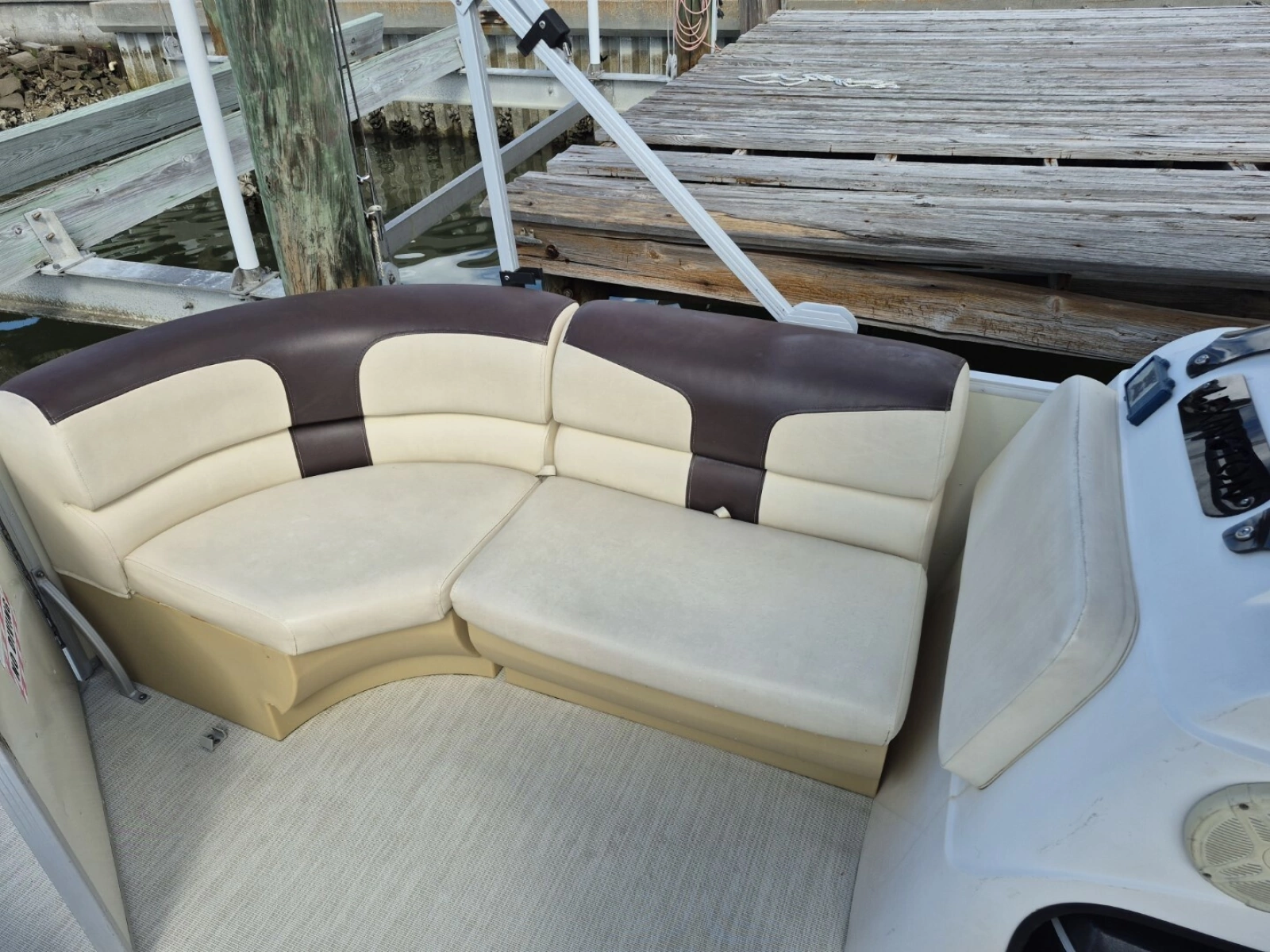 2022 Lexington 320 Pontoon
