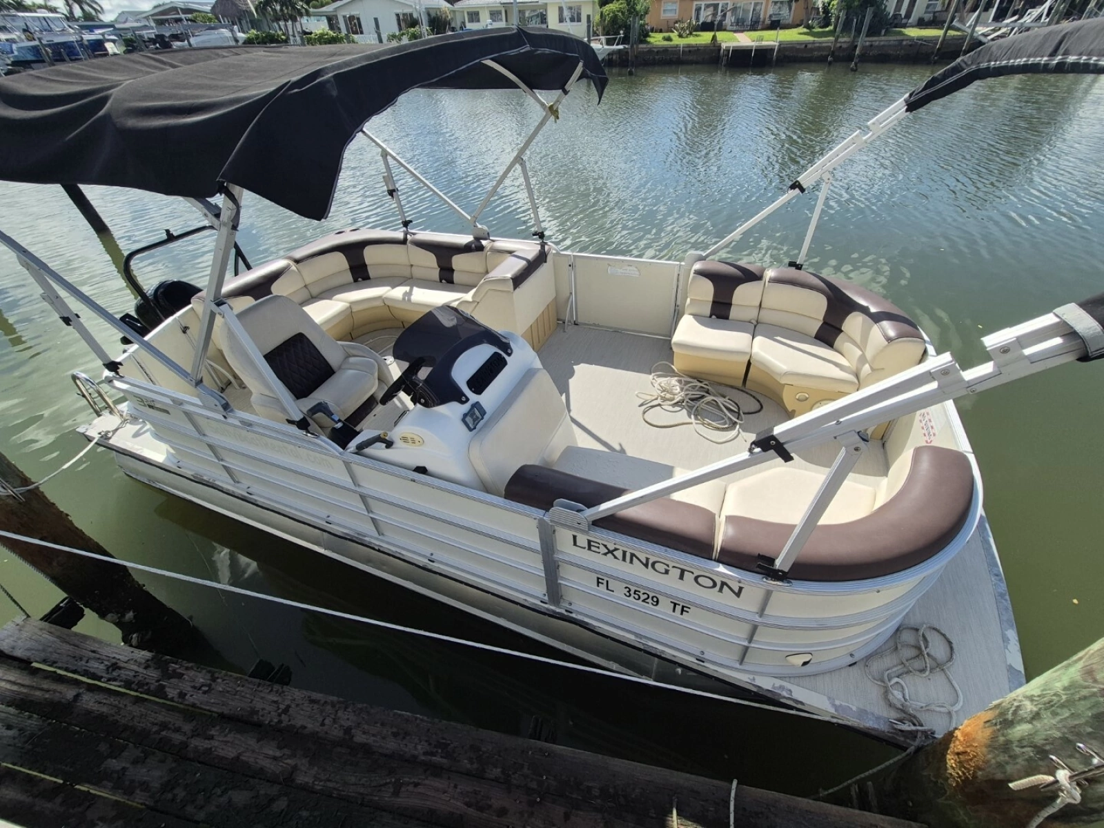 2022 Lexington 320 Pontoon