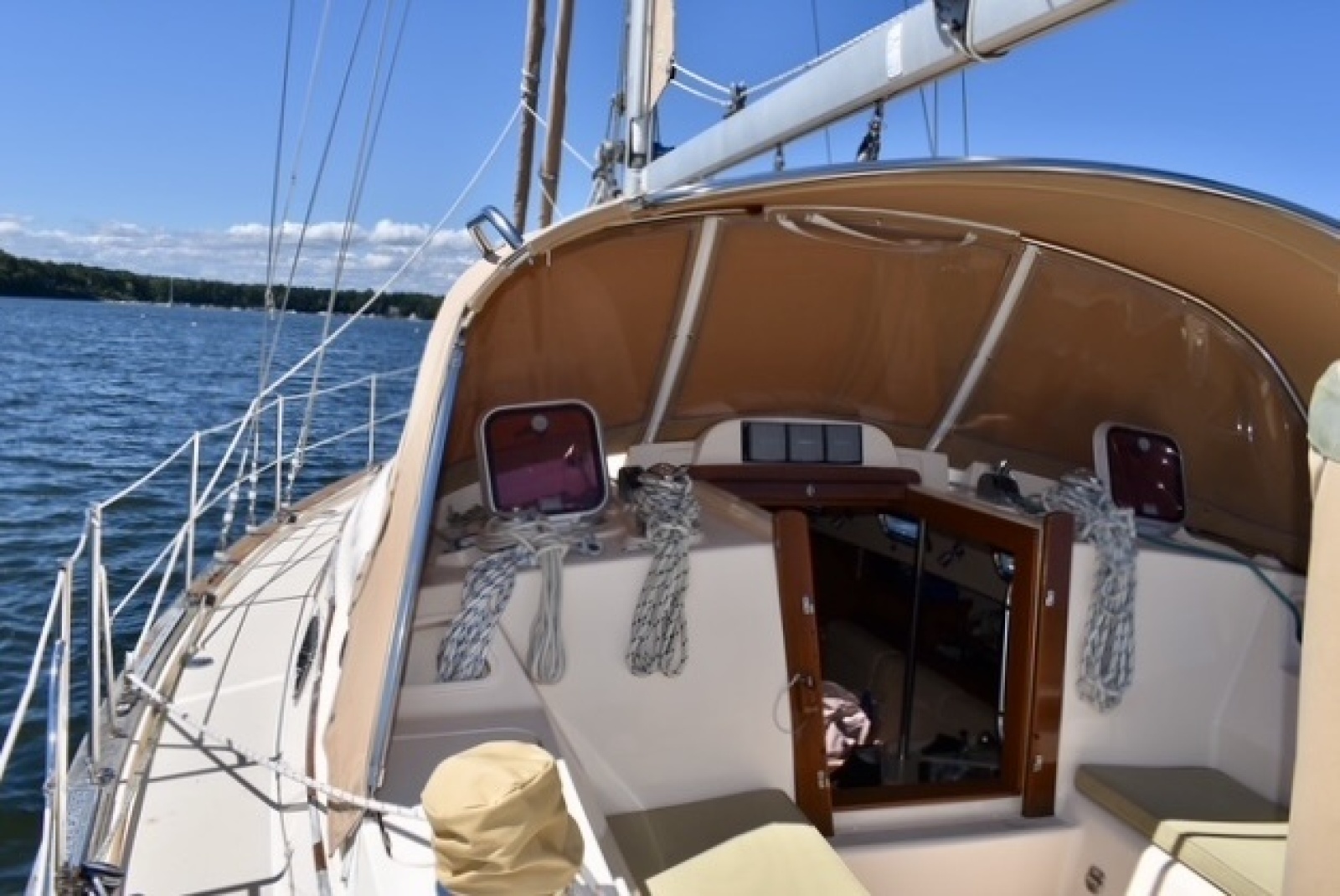 2004 Island Packet 370