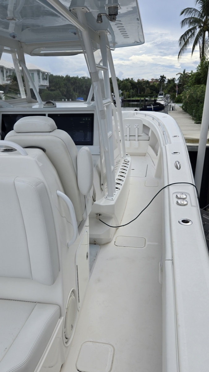 2018 Invincible 39 Open