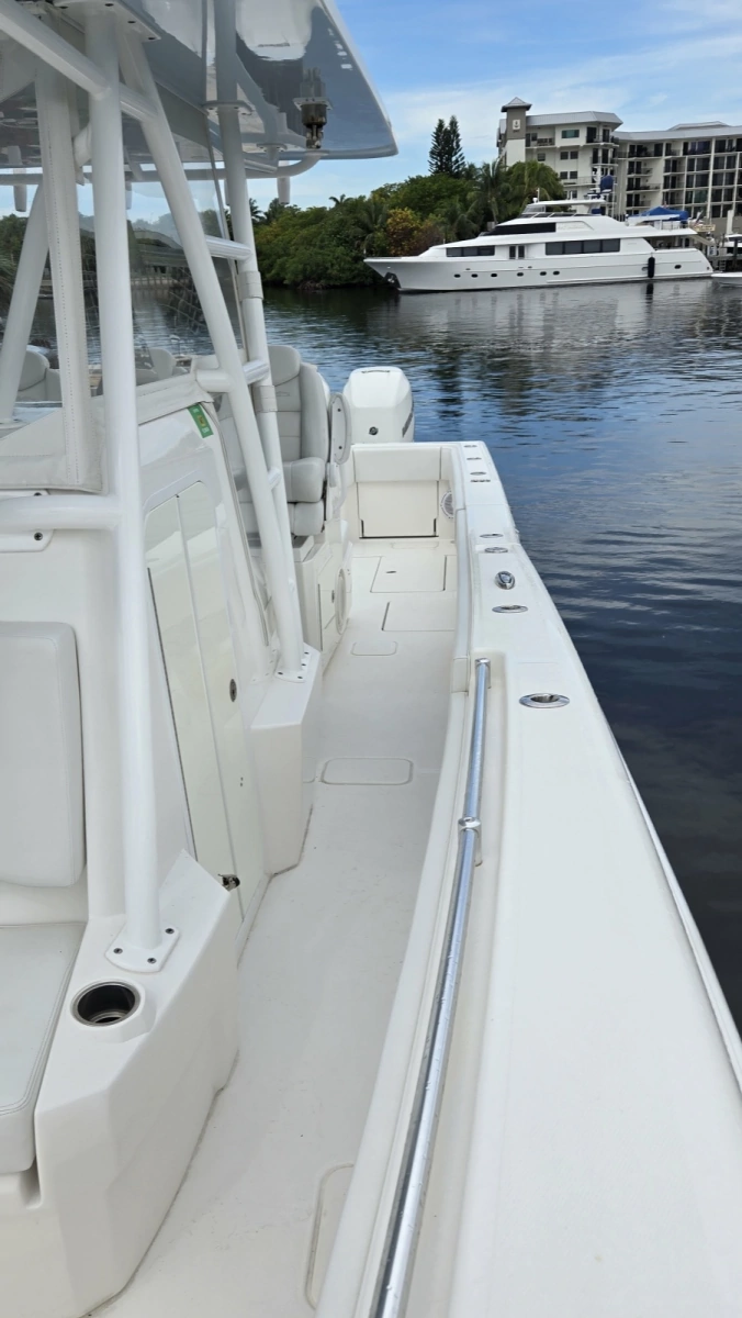 2018 Invincible 39 Open