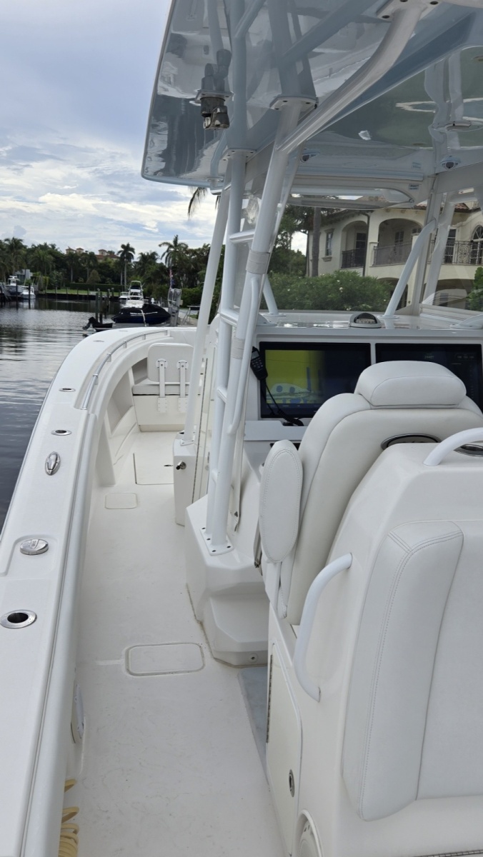 2018 Invincible 39 Open