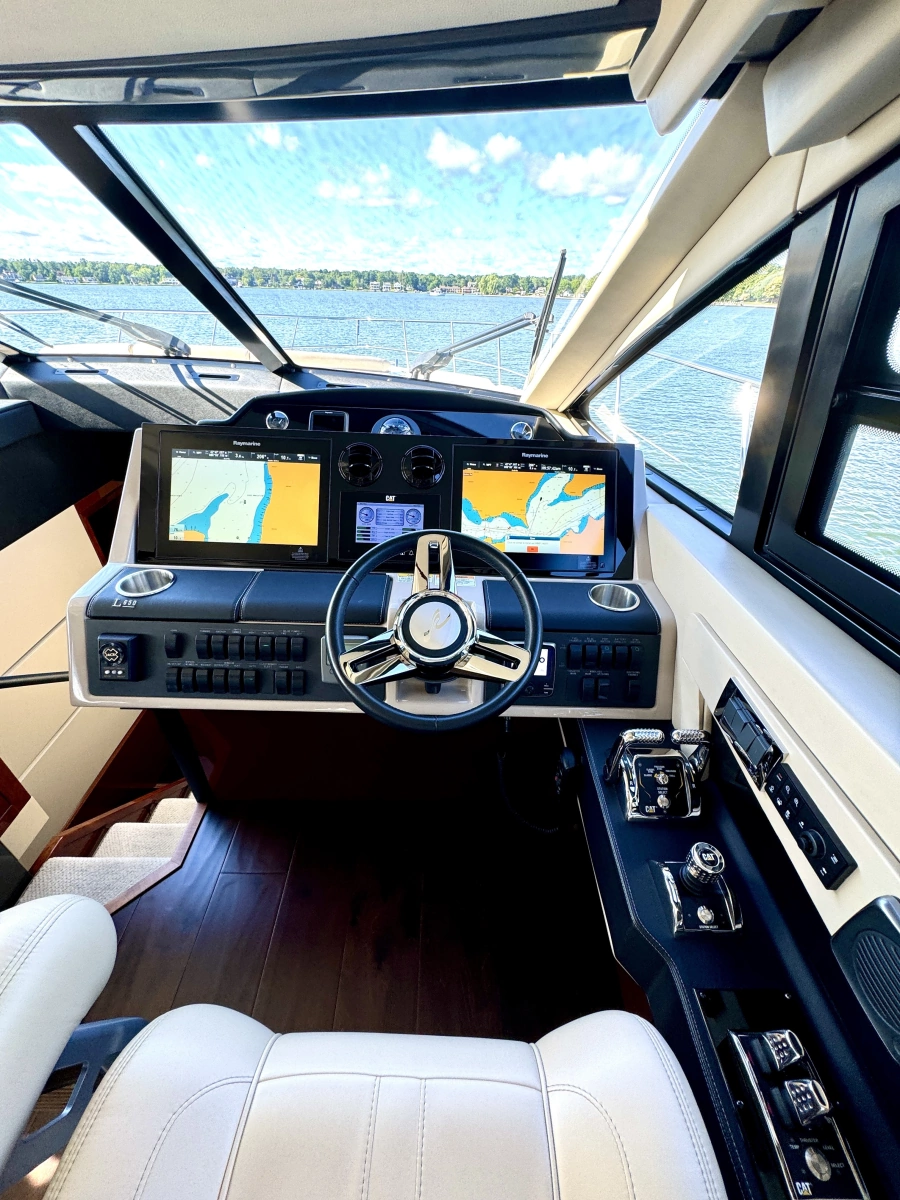 2017 Sea Ray L650 Fly