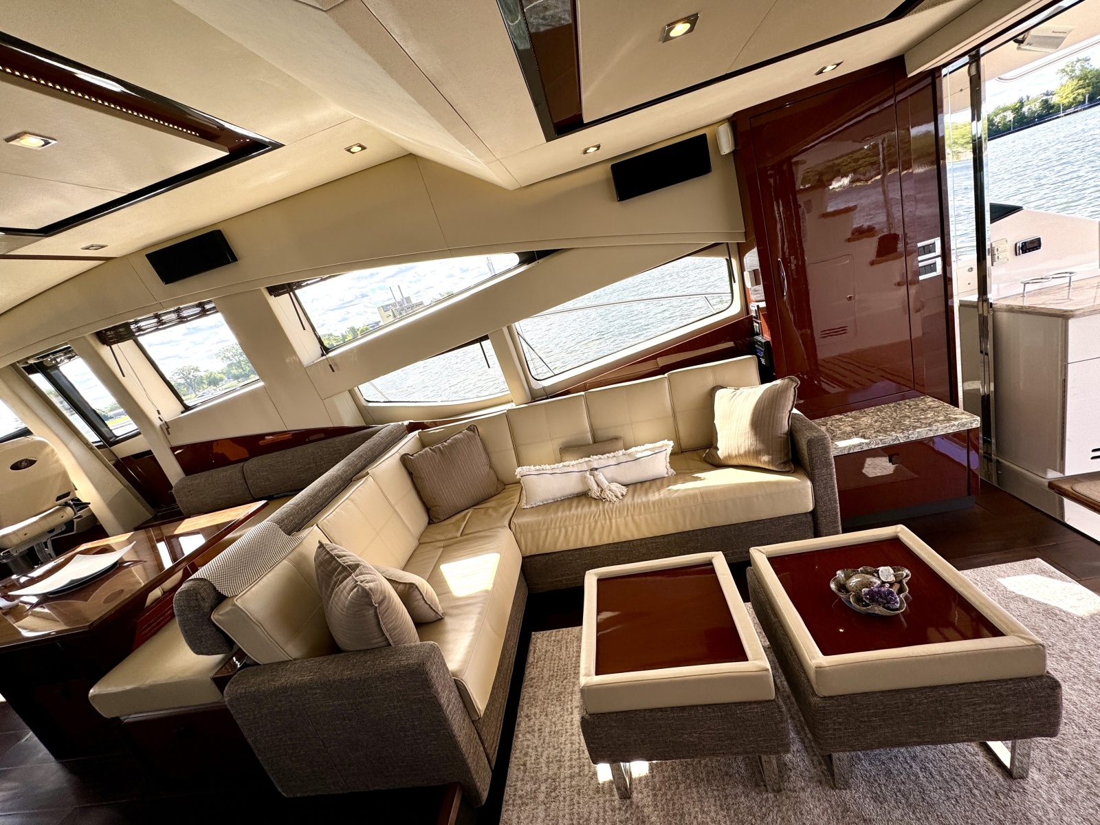 2017 Sea Ray L650 Fly