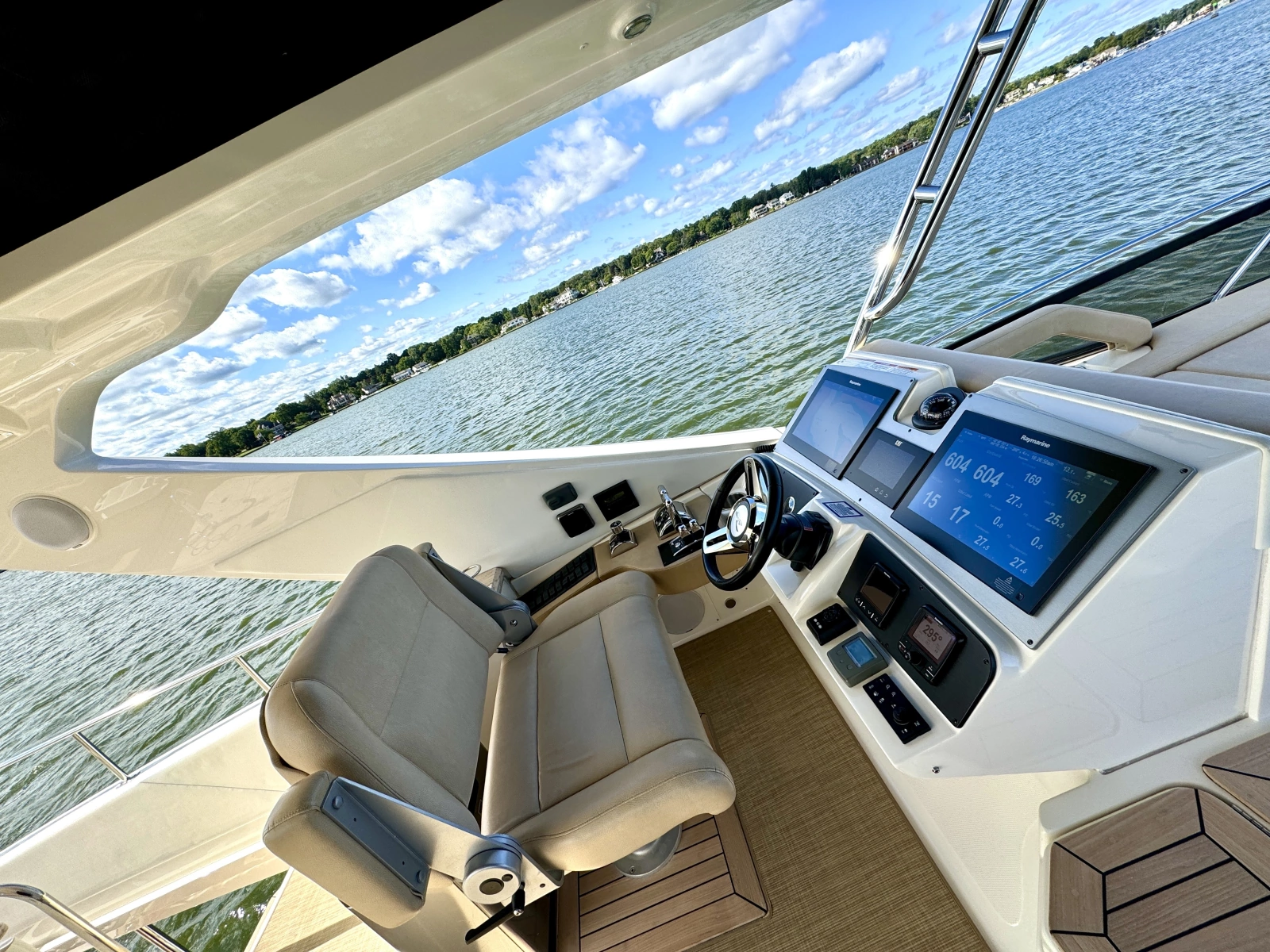 2017 Sea Ray L650 Fly