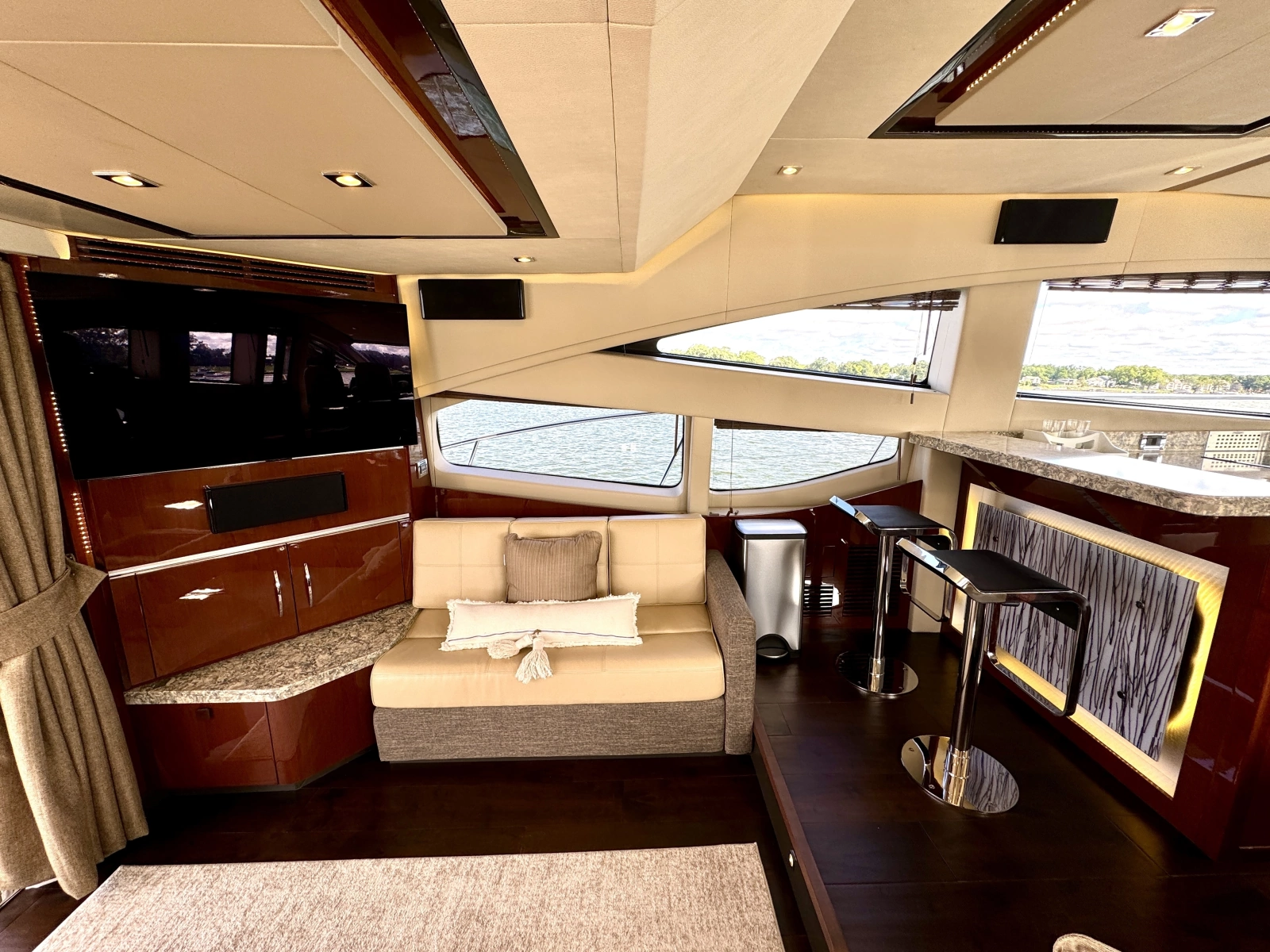 2017 Sea Ray L650 Fly