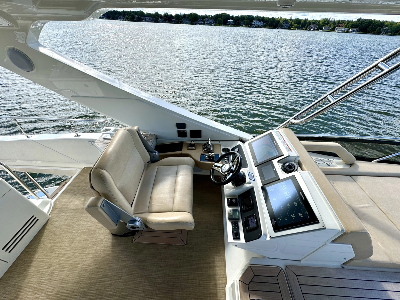 2017 Sea Ray L650 Fly