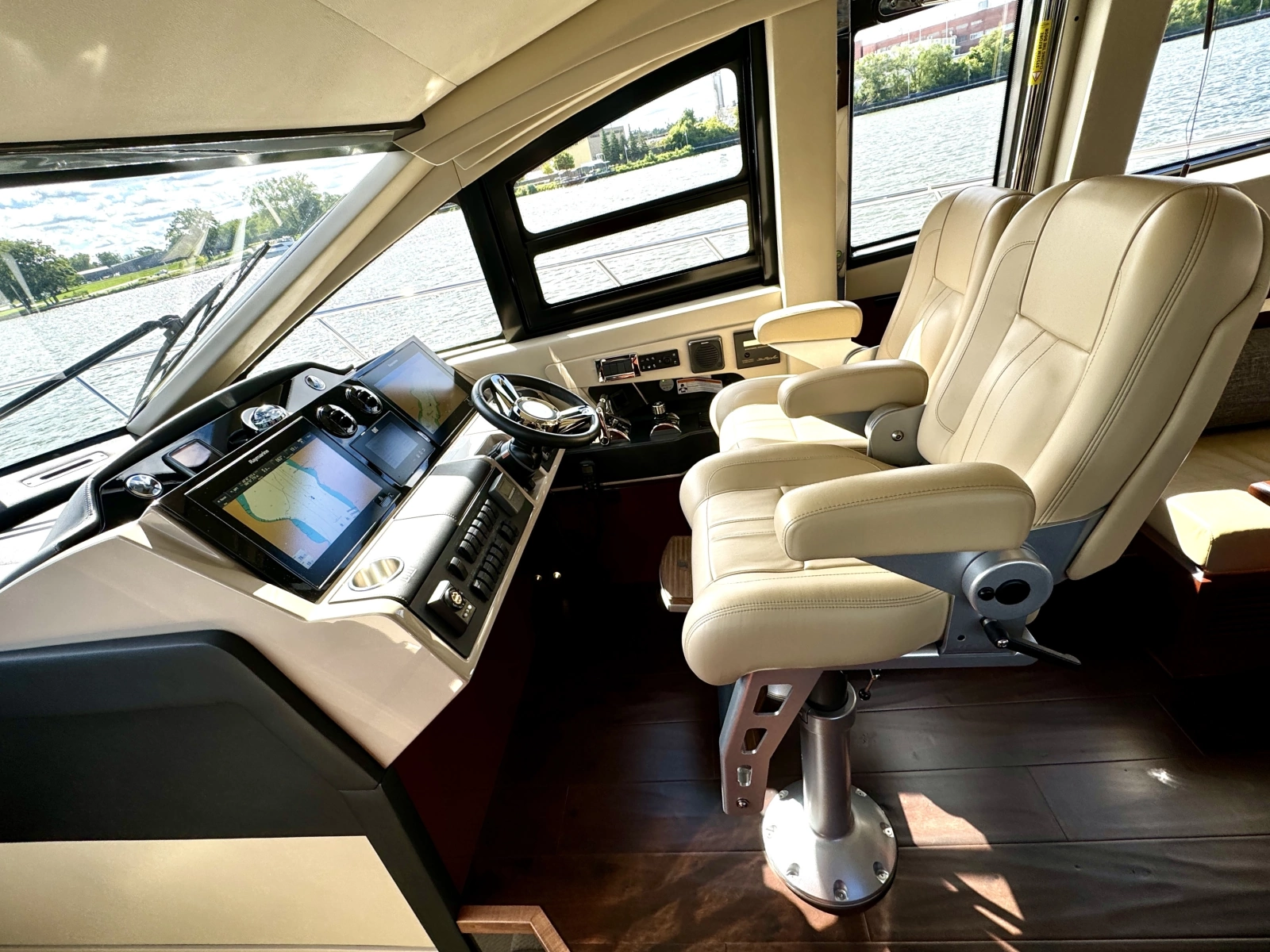2017 Sea Ray L650 Fly