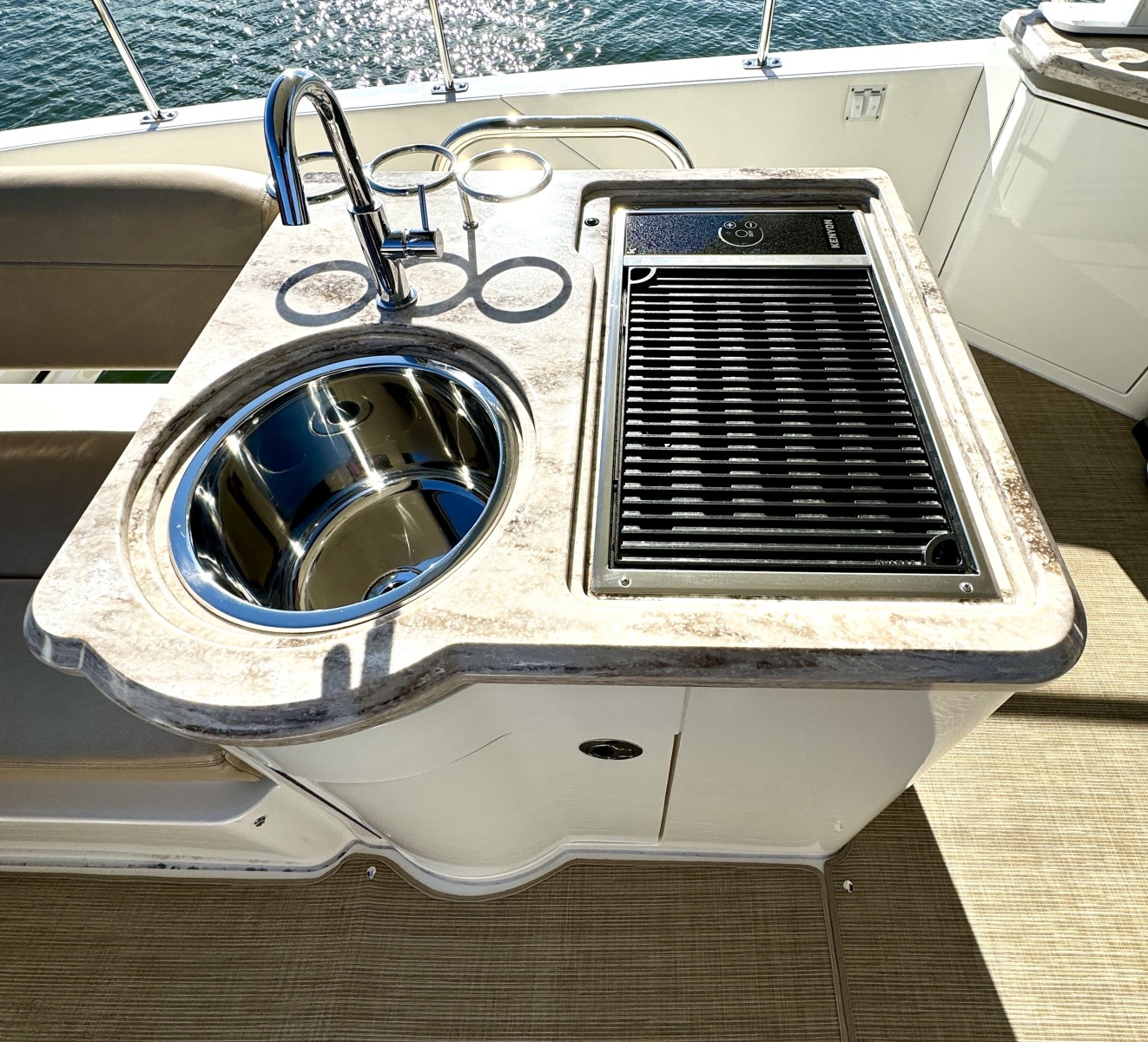 2017 Sea Ray L650 Fly