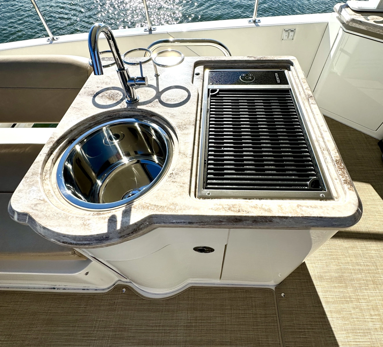 2017 Sea Ray L650 Fly