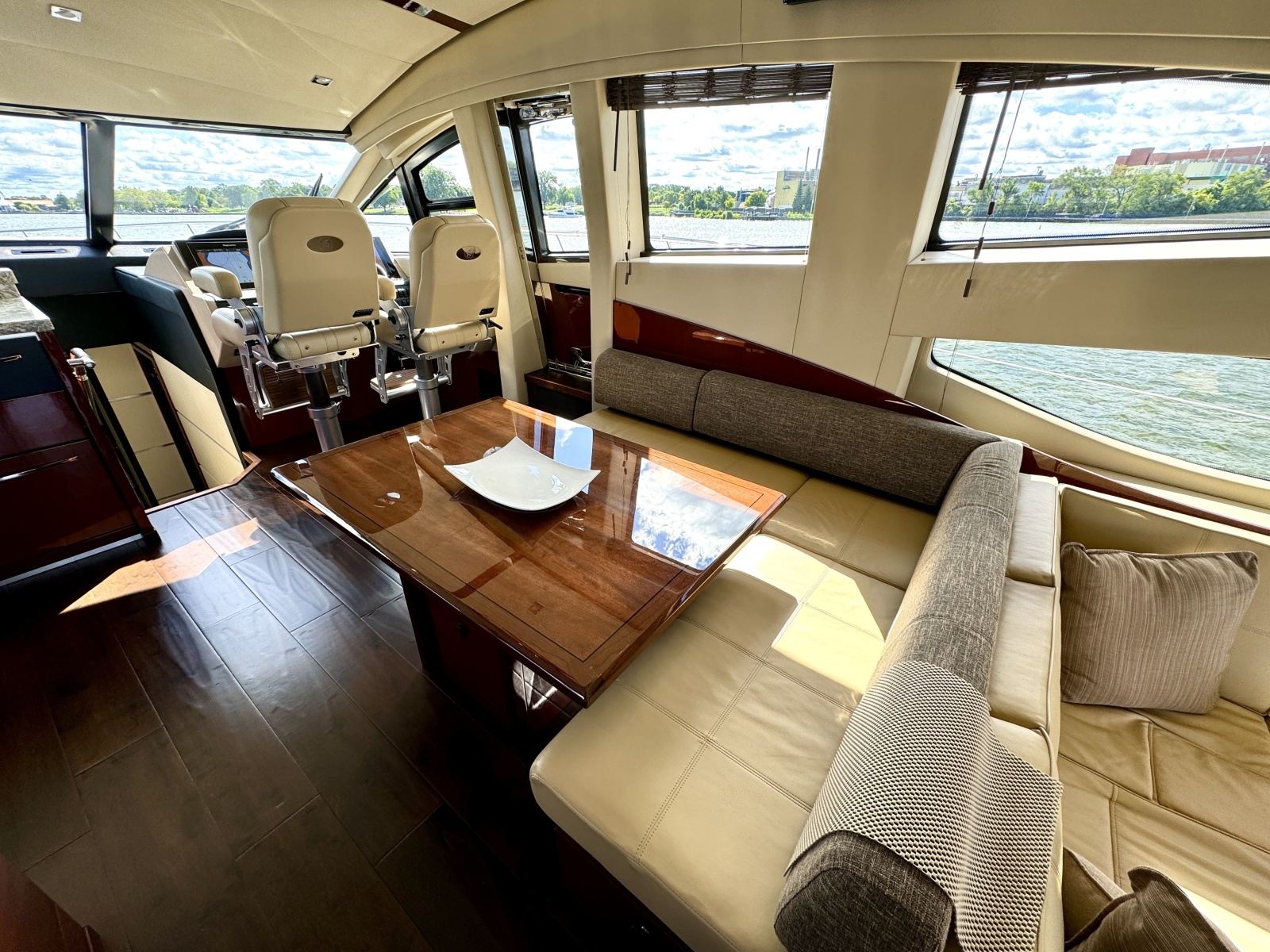 2017 Sea Ray L650 Fly