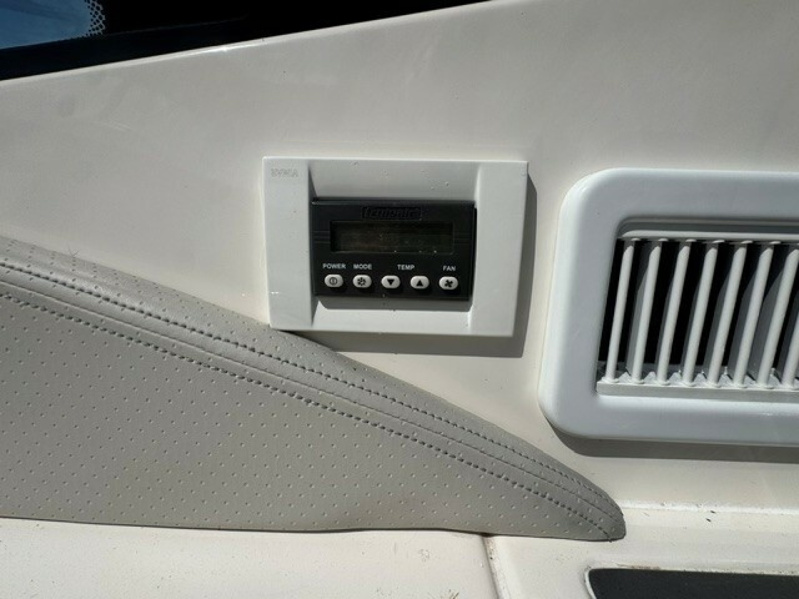 2020 Sea Ray 320 Sundancer