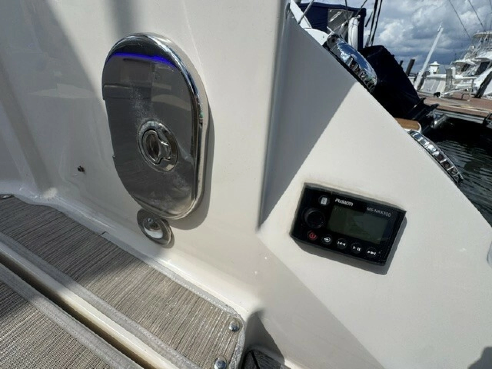 2020 Sea Ray 320 Sundancer