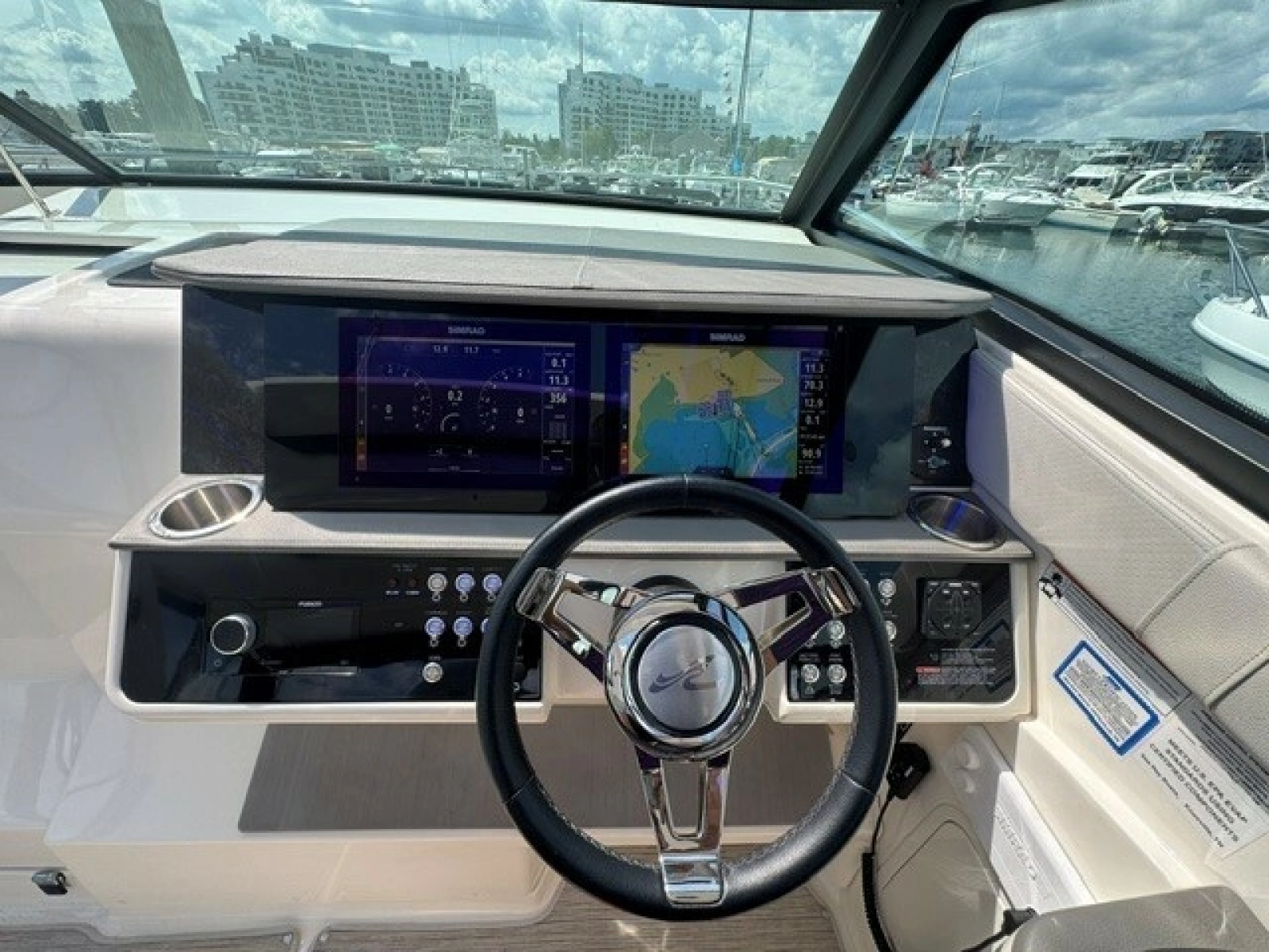 2020 Sea Ray 320 Sundancer