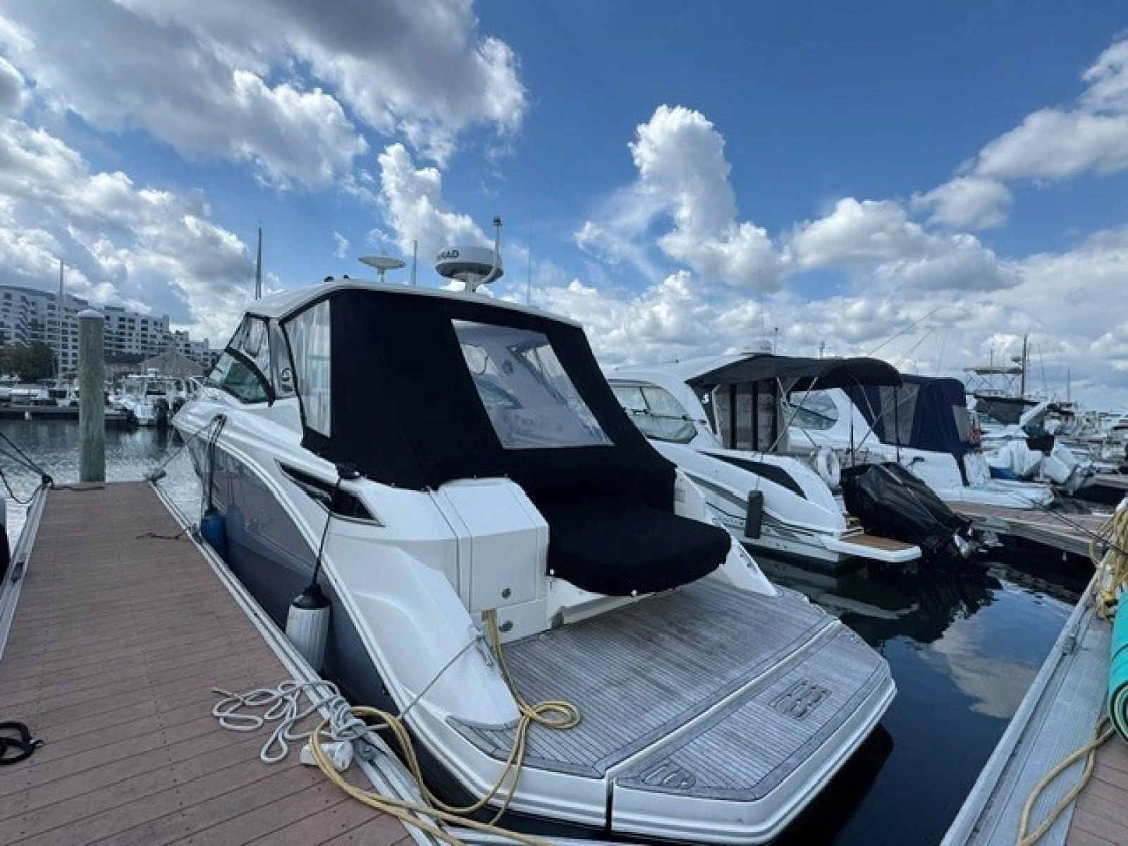 2020 Sea Ray 320 Sundancer