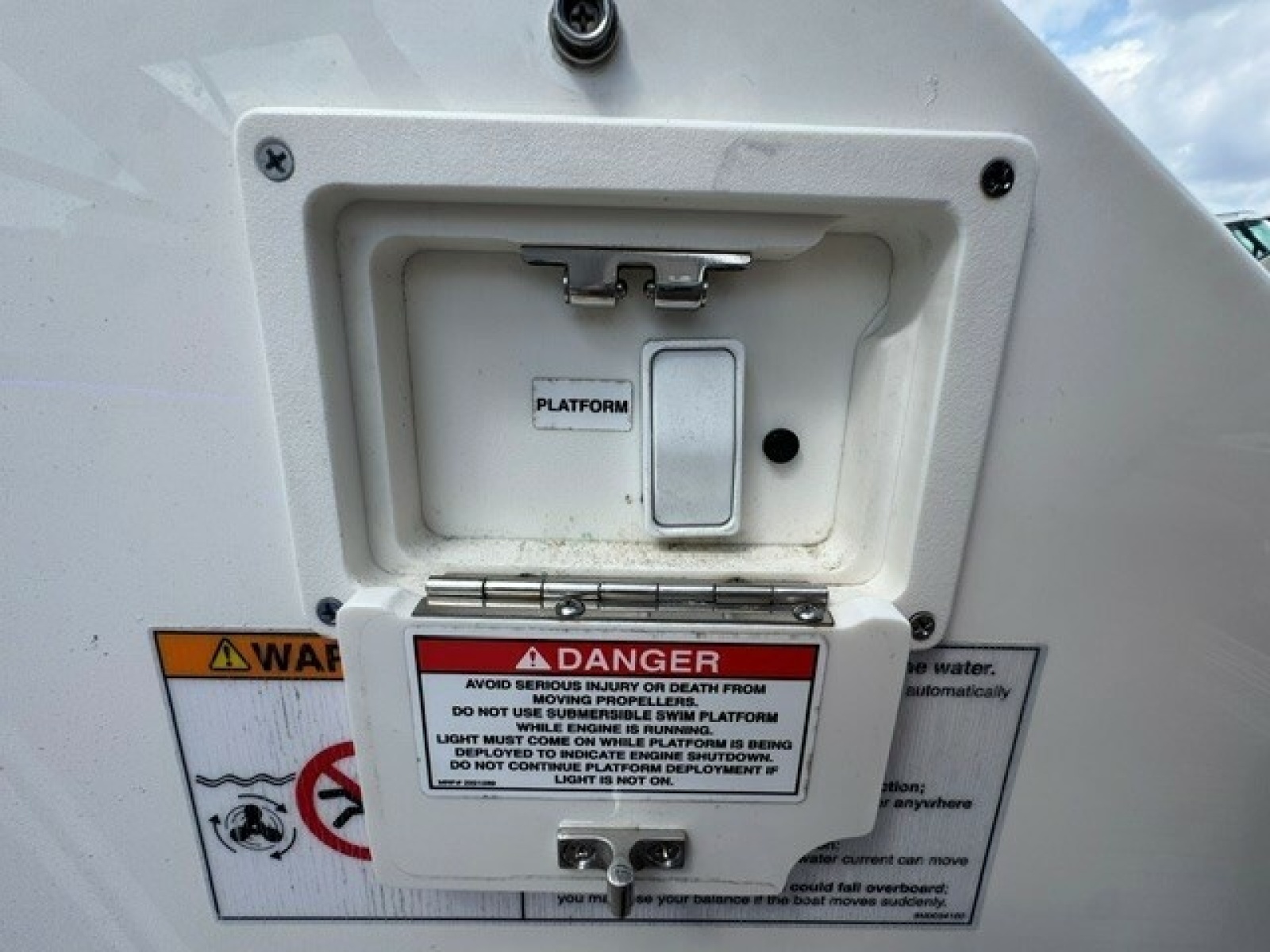 2020 Sea Ray 320 Sundancer
