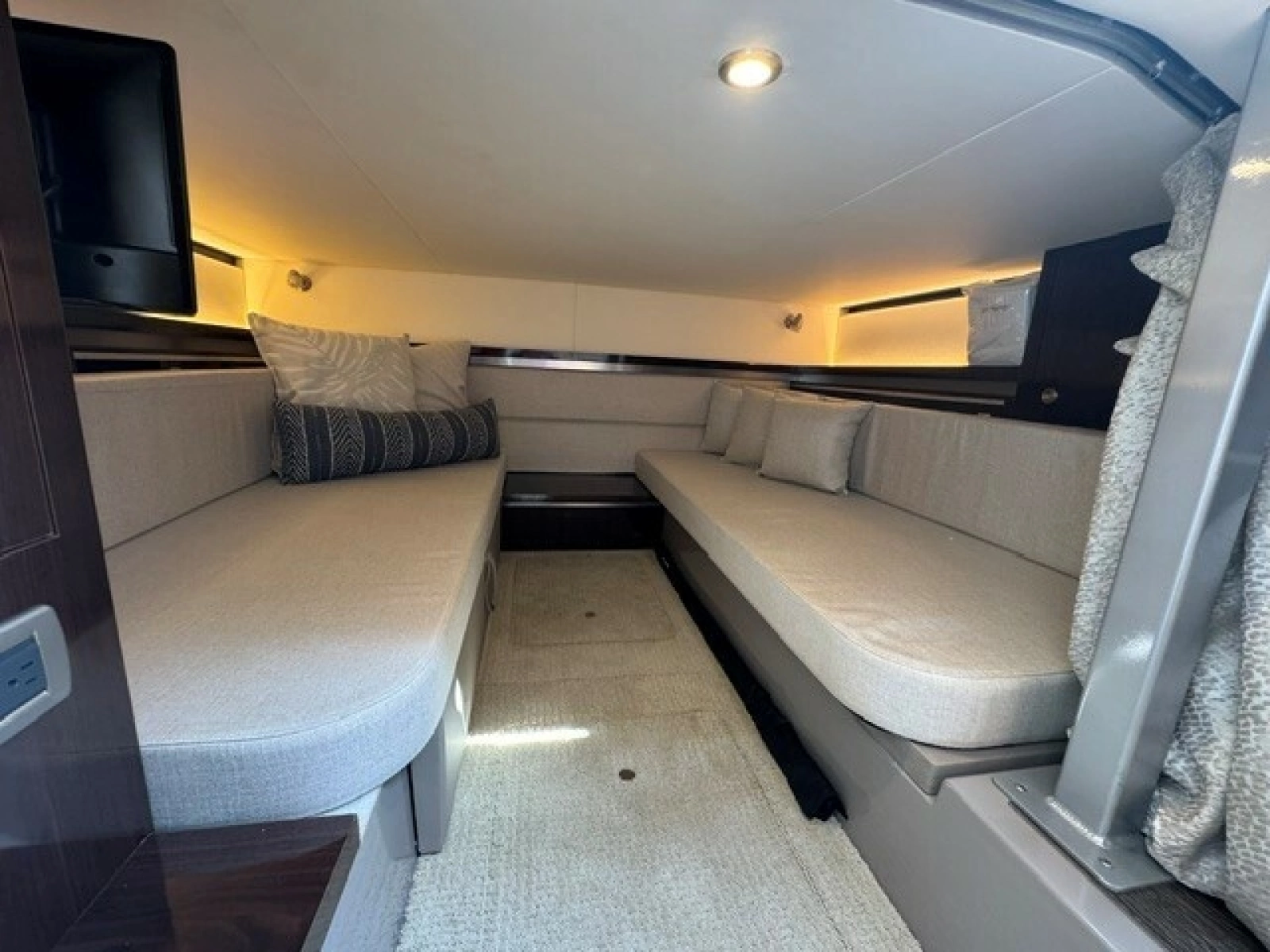 2020 Sea Ray 320 Sundancer