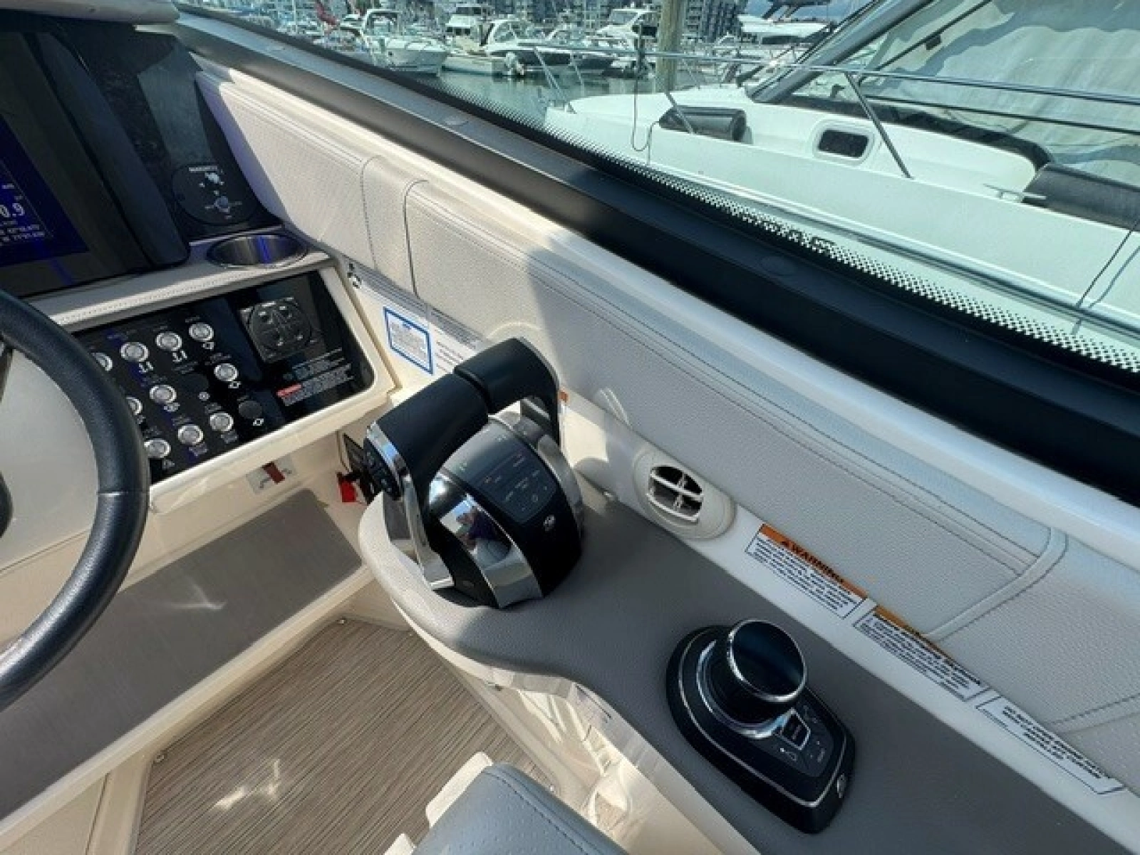 2020 Sea Ray 320 Sundancer