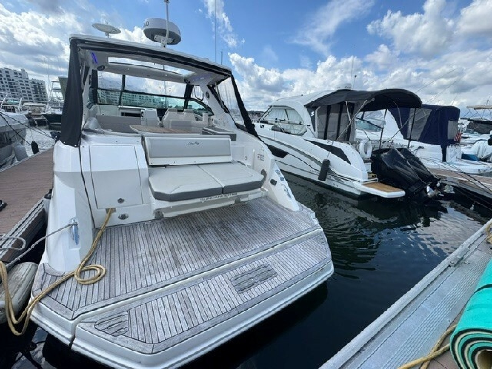 2020 Sea Ray 320 Sundancer