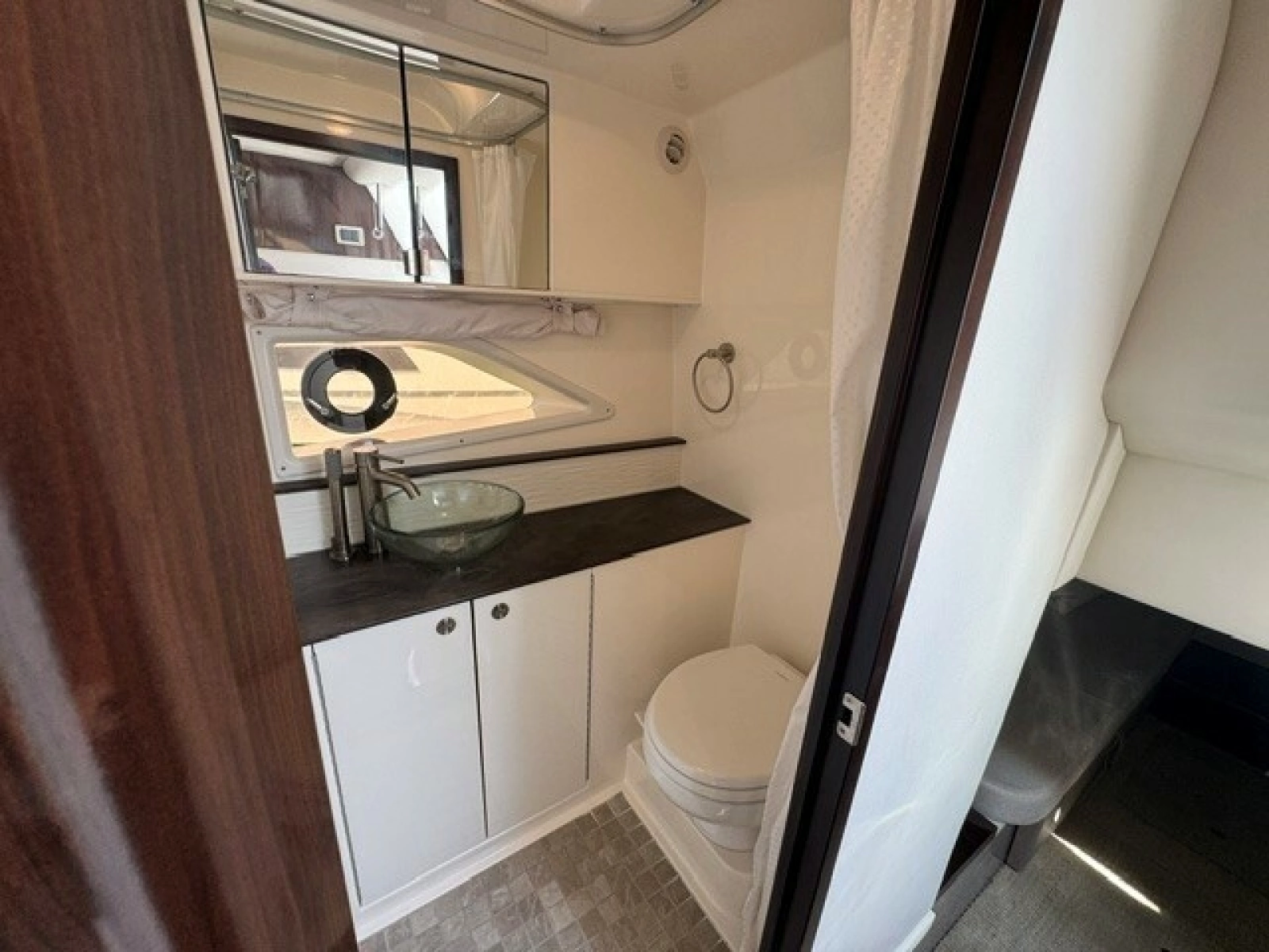 2020 Sea Ray 320 Sundancer