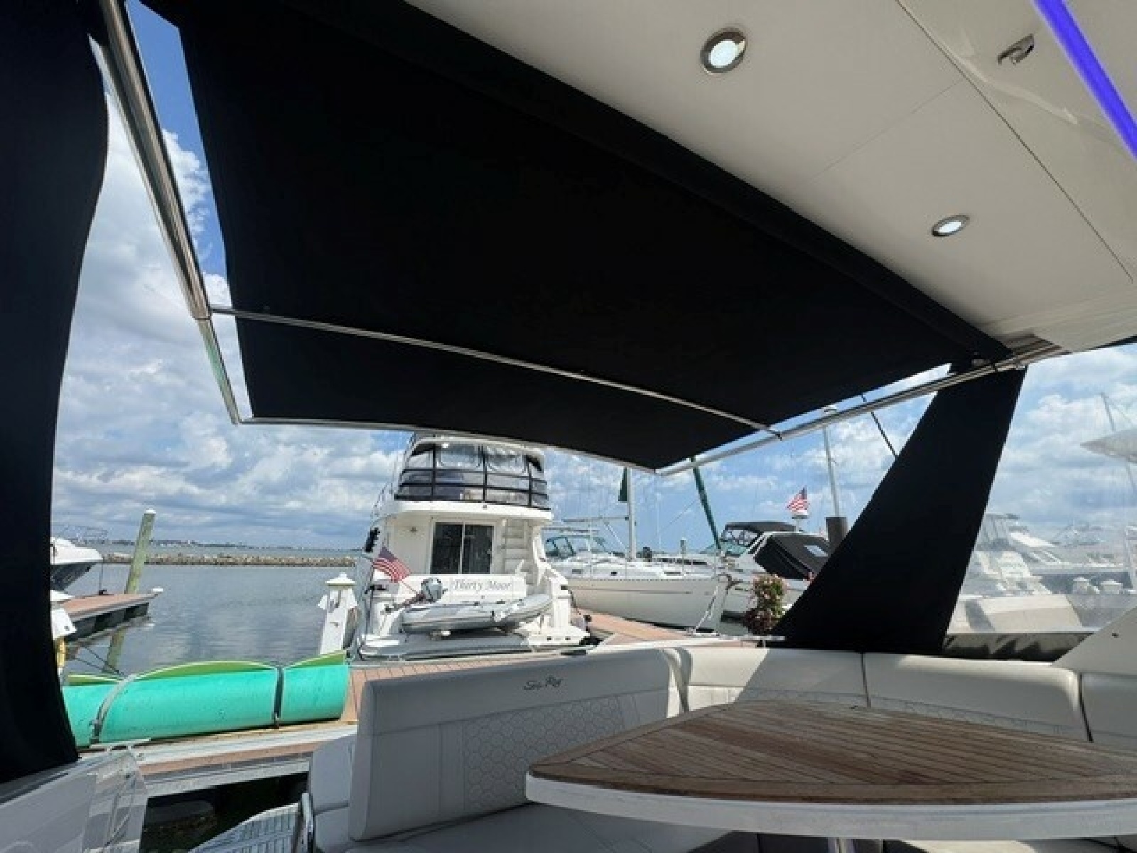 2020 Sea Ray 320 Sundancer