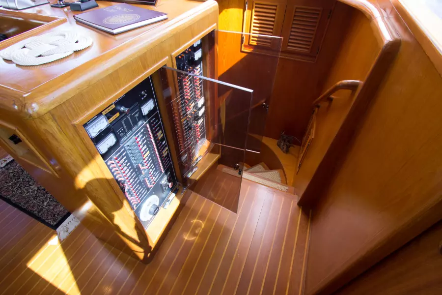 Forward Guest Stairway