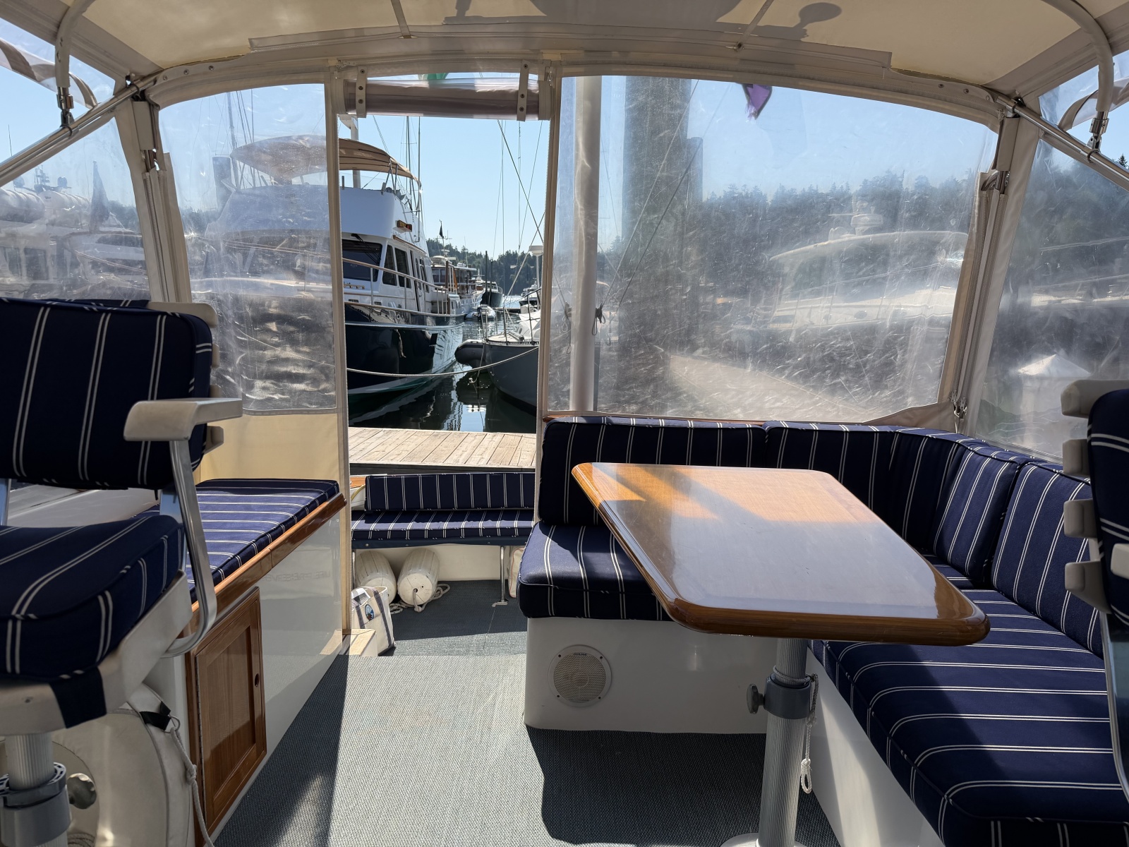 Aft view of salon