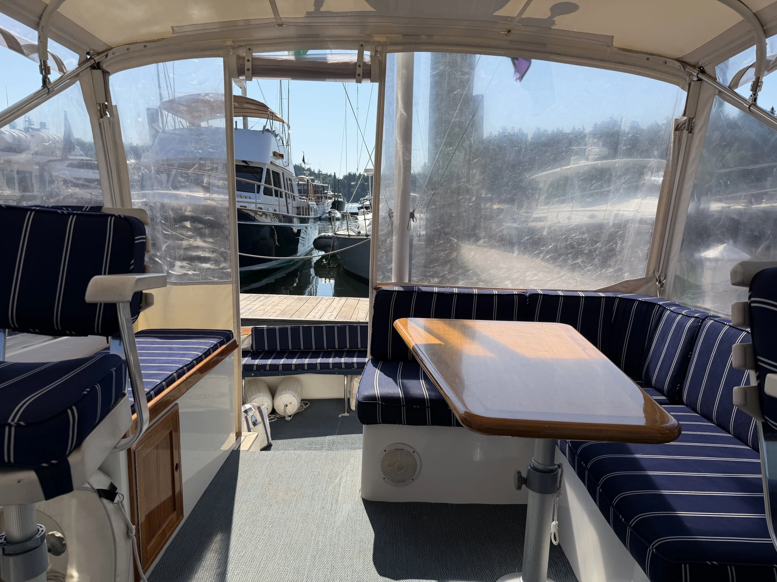 Aft view of salon