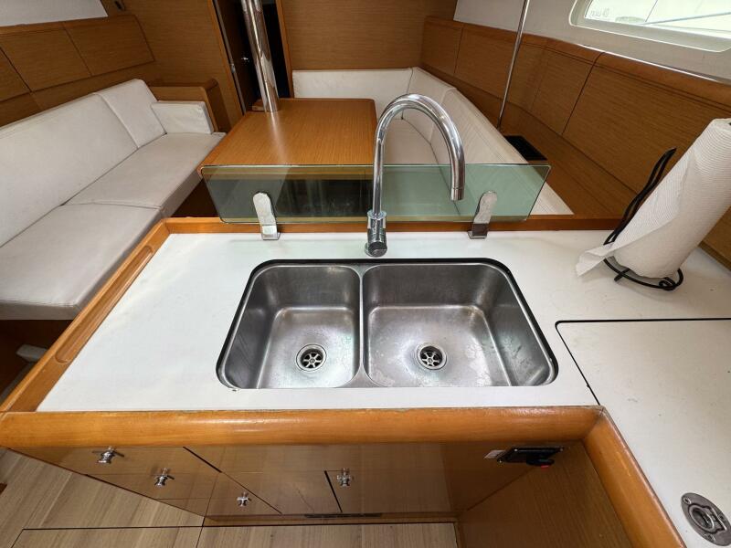 2018 Jeanneau Sun Odyssey 389