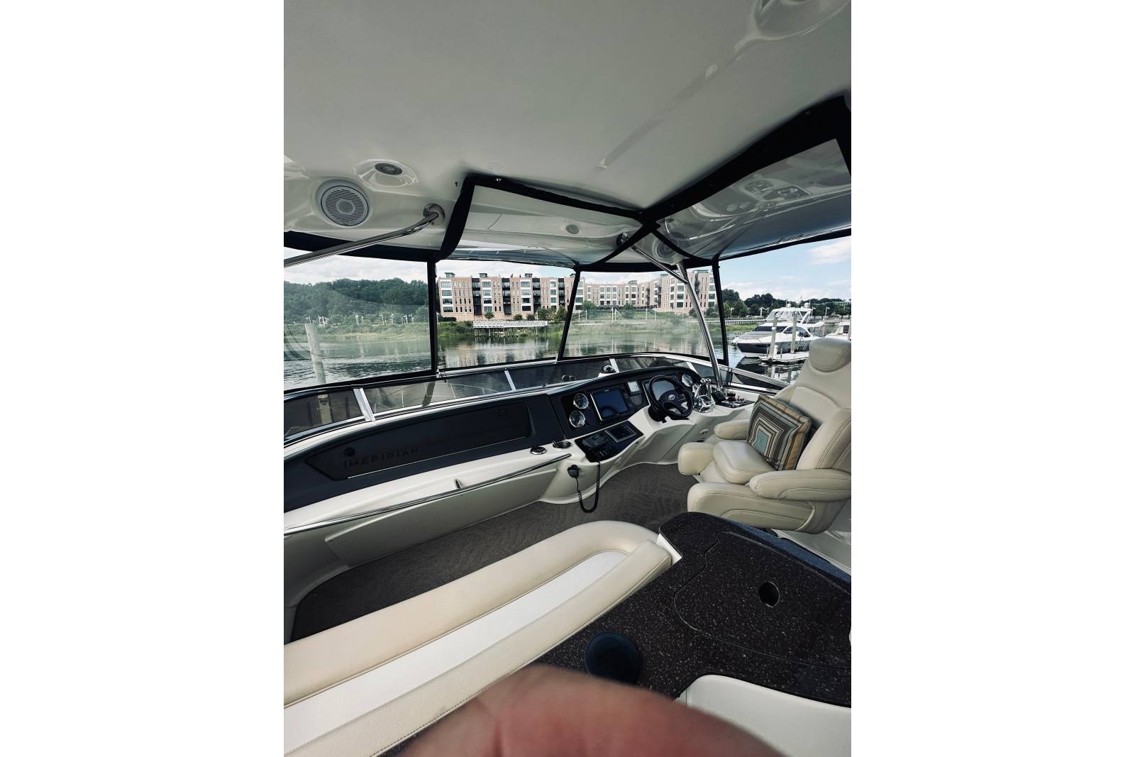 2012 Meridian 441 Sedan